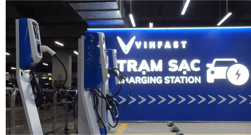 Pin và trạm sạc